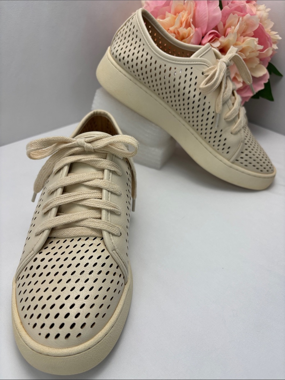 Mi,iM‎ Womens 7.5 Cream Perforated Lace-Up Sneakers #704